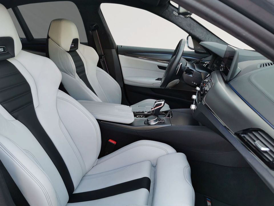 BMW M5 Competition xDrive | předváděcí auto skladem | od autorizovaného prodejce | super cena | šedá metalíza | online nákup | online prodej | autoibuy.com
